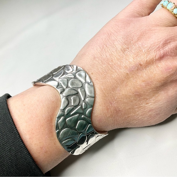 Sterling Silver Cuff Bangle Pebbled Wave Texture Mexican 925 - Picture 7 of 7